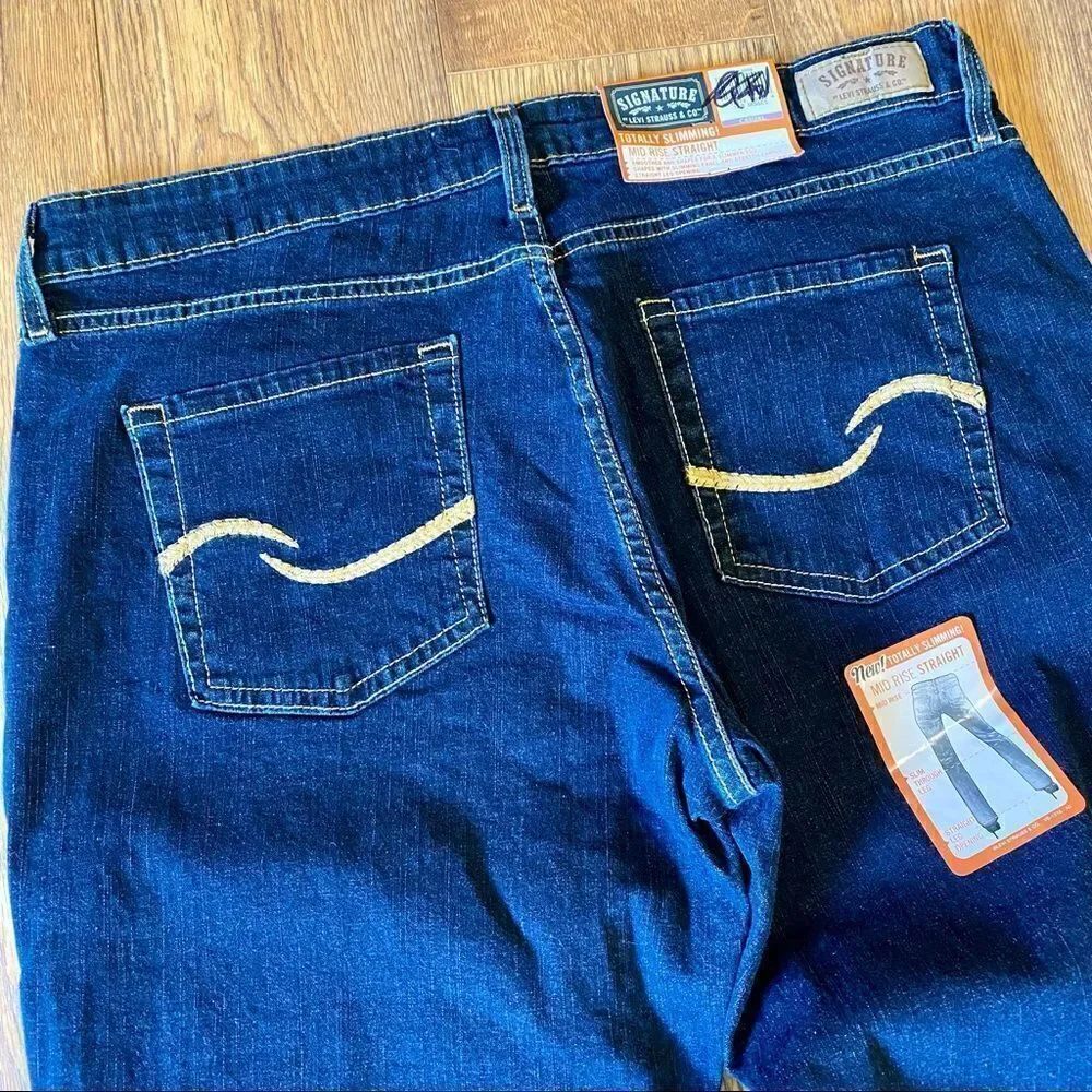 SIGNATURE by LEVI STRAUSS & CO MID RISE STRAIGHT JEANS 12 S NWT